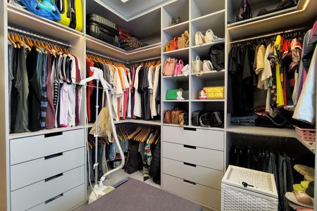 Apartamento à venda com 91m², 3 quartos e 1 vaga Apartamento à venda com 91m², 3 quartos e 1 vagaCloset da Suíte