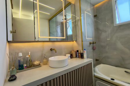 Apartamento à venda com 91m², 3 quartos e 1 vaga Apartamento à venda com 91m², 3 quartos e 1 vagaBanheiro da Suíte