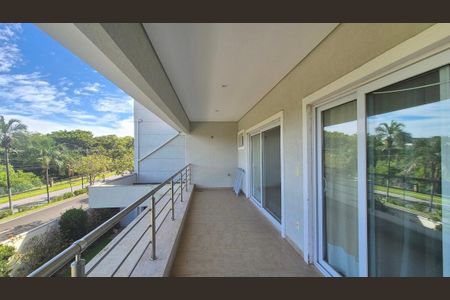 Casa de condomínio para alugar com 389m², 4 quartos e 6 vagas Casa de condomínio para alugar com 389m², 4 quartos e 6 vagasVaranda da Suíte 3