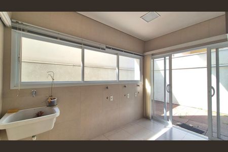 Casa de condomínio para alugar com 389m², 4 quartos e 6 vagas Casa de condomínio para alugar com 389m², 4 quartos e 6 vagasÁrea de Serviço