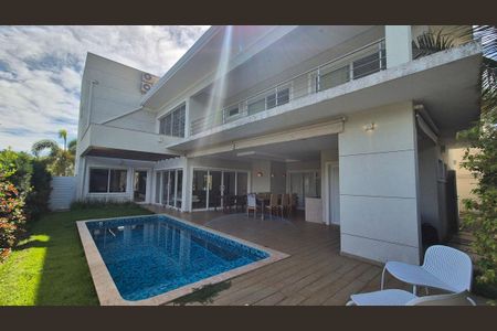 Casa de condomínio para alugar com 389m², 4 quartos e 6 vagas Casa de condomínio para alugar com 389m², 4 quartos e 6 vagasQuintal