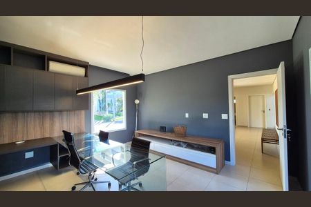 Casa de condomínio para alugar com 389m², 4 quartos e 6 vagas Casa de condomínio para alugar com 389m², 4 quartos e 6 vagasEscritório