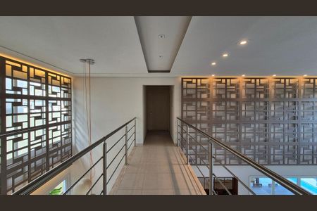 Casa de condomínio para alugar com 389m², 4 quartos e 6 vagas Casa de condomínio para alugar com 389m², 4 quartos e 6 vagasCorredor