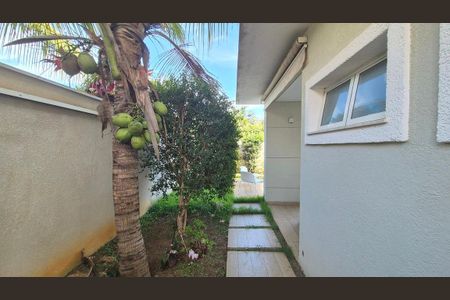 Casa de condomínio para alugar com 389m², 4 quartos e 6 vagas Casa de condomínio para alugar com 389m², 4 quartos e 6 vagasCorredor