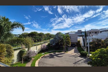 Casa de condomínio para alugar com 389m², 4 quartos e 6 vagas Casa de condomínio para alugar com 389m², 4 quartos e 6 vagasVista da Varanda do Hall