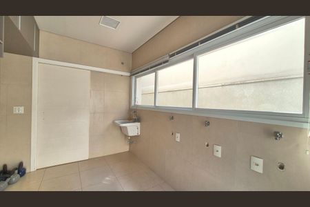 Casa de condomínio para alugar com 389m², 4 quartos e 6 vagas Casa de condomínio para alugar com 389m², 4 quartos e 6 vagasÁrea de Serviço