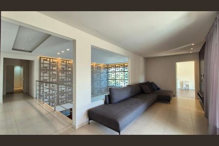 Casa de condomínio para alugar com 389m², 4 quartos e 6 vagas Casa de condomínio para alugar com 389m², 4 quartos e 6 vagasHall dos Quartos