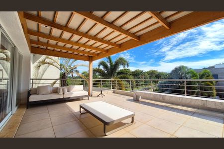 Casa de condomínio para alugar com 389m², 4 quartos e 6 vagas Casa de condomínio para alugar com 389m², 4 quartos e 6 vagasVaranda da Hall dos Quartos