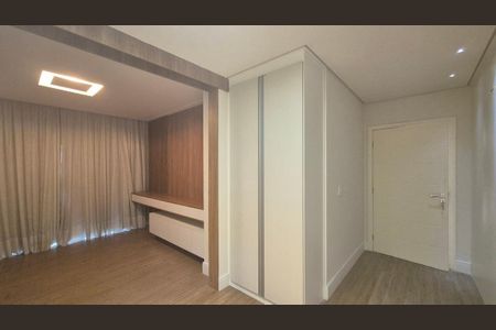 Casa de condomínio para alugar com 389m², 4 quartos e 6 vagas Casa de condomínio para alugar com 389m², 4 quartos e 6 vagasCloset da Suíte 3