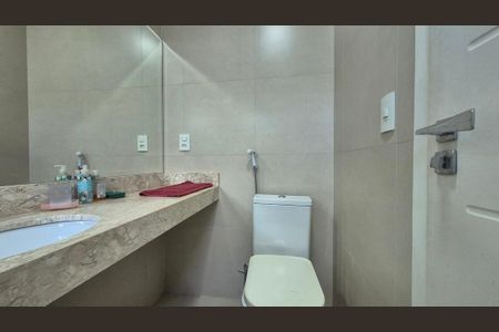 Casa de condomínio para alugar com 389m², 4 quartos e 6 vagas Casa de condomínio para alugar com 389m², 4 quartos e 6 vagasBanheiro da Suíte 4