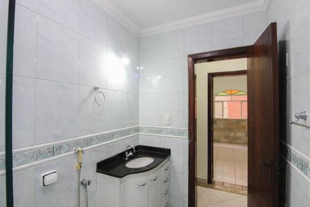 Casa para alugar com 120m², 3 quartos e 2 vagasBanheiro Social