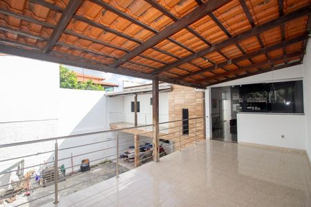 Varanda 1 de casa à venda com 6 quartos, 410m² em Colonial, Contagem