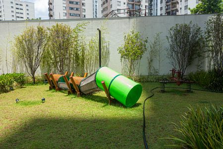 Apartamento à venda com 121m², 3 quartos e 2 vagas Apartamento à venda com 121m², 3 quartos e 2 vagasÁrea comum - Playground