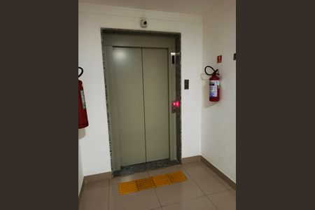 Apartamento para alugar com 44m², 2 quartos e 1 vaga Apartamento para alugar com 44m², 2 quartos e 1 vagaHall Elevador