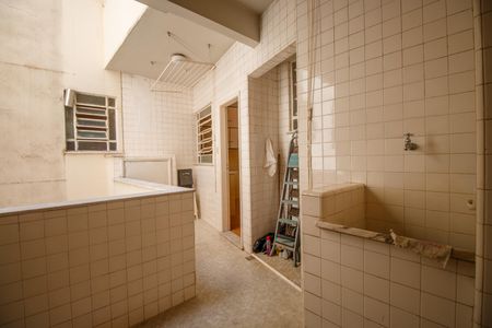 Apartamento à venda com 180m², 3 quartos e 1 vagaÁrea de Serviço