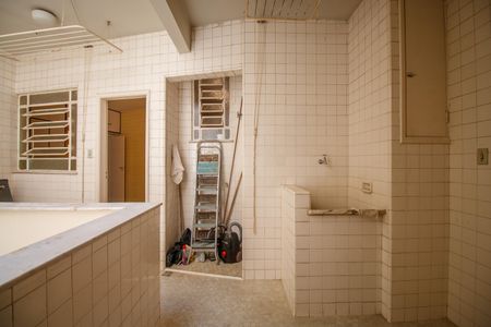 Apartamento à venda com 180m², 3 quartos e 1 vagaÁrea de Serviço