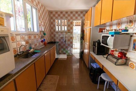 Casa à venda com 720m², 6 quartos e 4 vagas