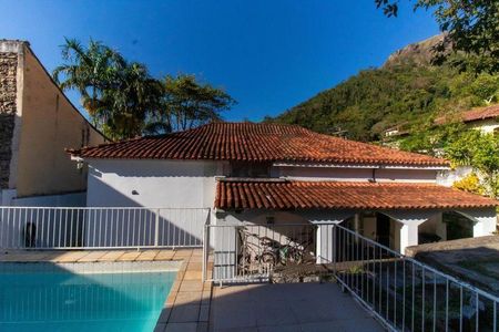Casa à venda com 720m², 6 quartos e 4 vagas
