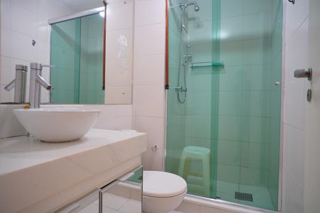 Apartamento à venda com 70m², 2 quartos e 1 vagaBanheiro suíte 