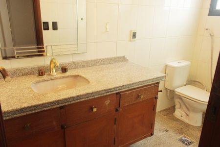 Apartamento para alugar com 400m², 7 quartos e 4 vagasBanheiro da Suíte 2