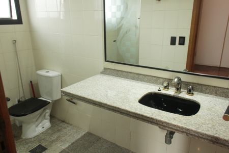 Apartamento para alugar com 400m², 7 quartos e 4 vagasBanheiro da Suíte 3