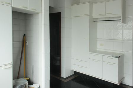 Apartamento para alugar com 400m², 7 quartos e 4 vagasÁrea de Serviço