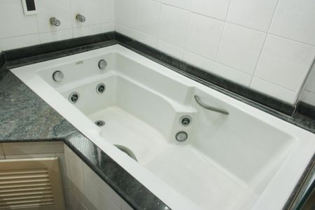 Apartamento para alugar com 400m², 7 quartos e 4 vagasBanheiro da Suíte 1