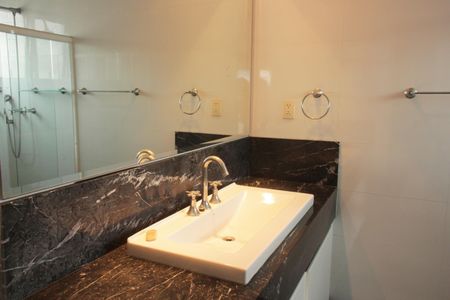 Apartamento para alugar com 400m², 7 quartos e 4 vagasBanheiro da Suíte 4