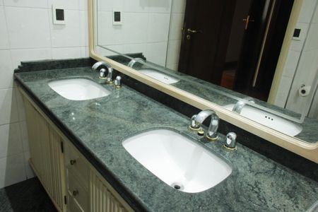 Apartamento para alugar com 400m², 7 quartos e 4 vagasBanheiro da Suíte 1