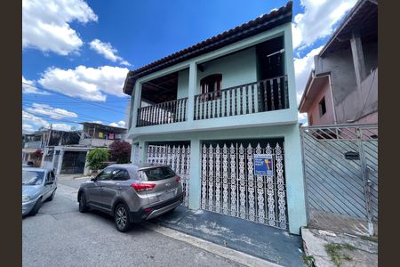 Casa para alugar com 100m², 2 quartos e 1 vagaFachada+Placa 