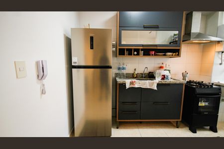 Cozinha de apartamento para alugar com 2 quartos, 58m² em Guilhermina, Praia Grande