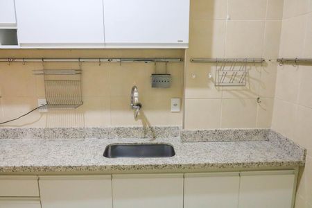 Apartamento para alugar com 75m², 2 quartos e sem vagaCozinha 
