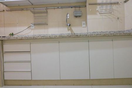 Apartamento para alugar com 75m², 2 quartos e sem vagaCozinha 