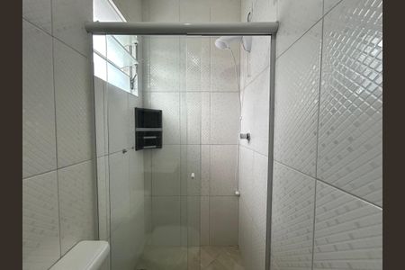 Banheiro  de apartamento para alugar com 1 quarto, 42m² em São João do Rio Vermelho, Florianópolis