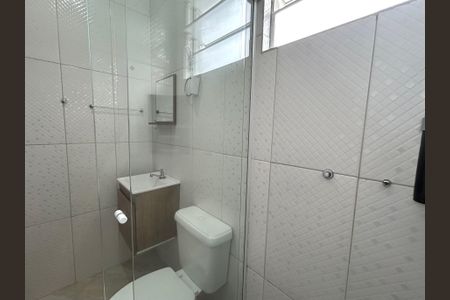 Banheiro  de apartamento para alugar com 1 quarto, 42m² em São João do Rio Vermelho, Florianópolis