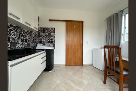 Cozinha  de apartamento para alugar com 1 quarto, 42m² em São João do Rio Vermelho, Florianópolis