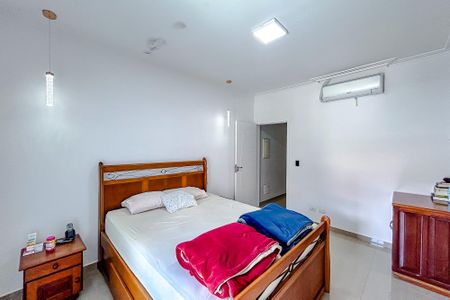 Casa à venda com 256m², 3 quartos e 4 vagasSuíte 1