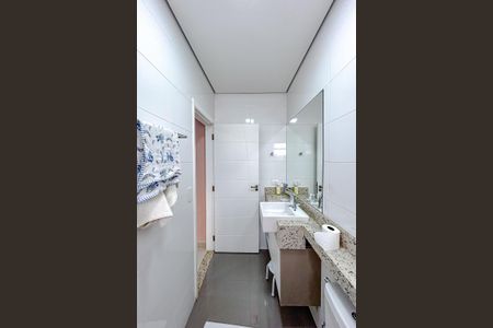 Casa à venda com 256m², 3 quartos e 4 vagasBanheiro da Suíte 2