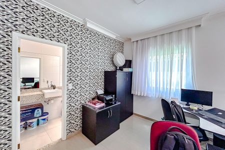 Casa à venda com 256m², 3 quartos e 4 vagasEscritório