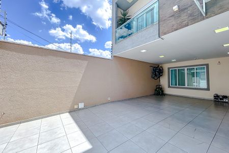 Casa à venda com 256m², 3 quartos e 4 vagasGaragem