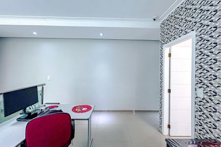 Casa à venda com 256m², 3 quartos e 4 vagasEscritório