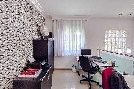 Casa à venda com 256m², 3 quartos e 4 vagasEscritório