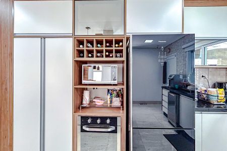 Casa à venda com 256m², 3 quartos e 4 vagasCozinha - Armários