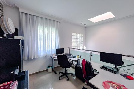 Casa à venda com 256m², 3 quartos e 4 vagasEscritório