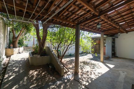 Casa à venda com 188m², 3 quartos e 3 vagasQuintal