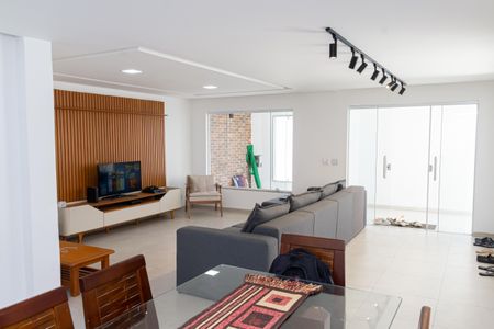 Casa de condomínio para alugar com 180m², 3 quartos e 2 vagasSala