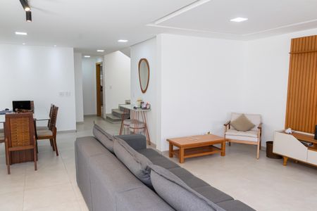 Casa de condomínio para alugar com 180m², 3 quartos e 2 vagasSala