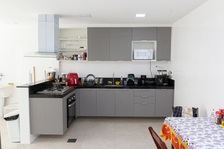 Casa de condomínio para alugar com 180m², 3 quartos e 2 vagasCozinha