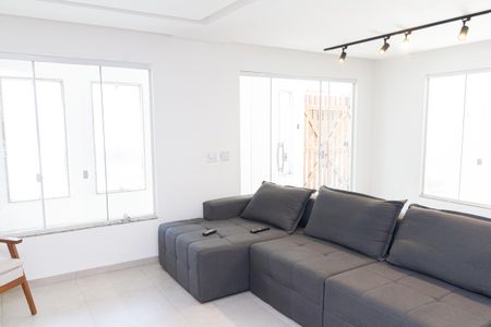 Casa de condomínio para alugar com 180m², 3 quartos e 2 vagasSala