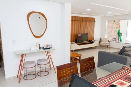 Casa de condomínio para alugar com 180m², 3 quartos e 2 vagasSala